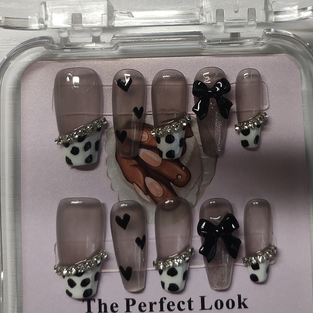 Chic Black and Pink Nail Set with Bow and Heart Accents